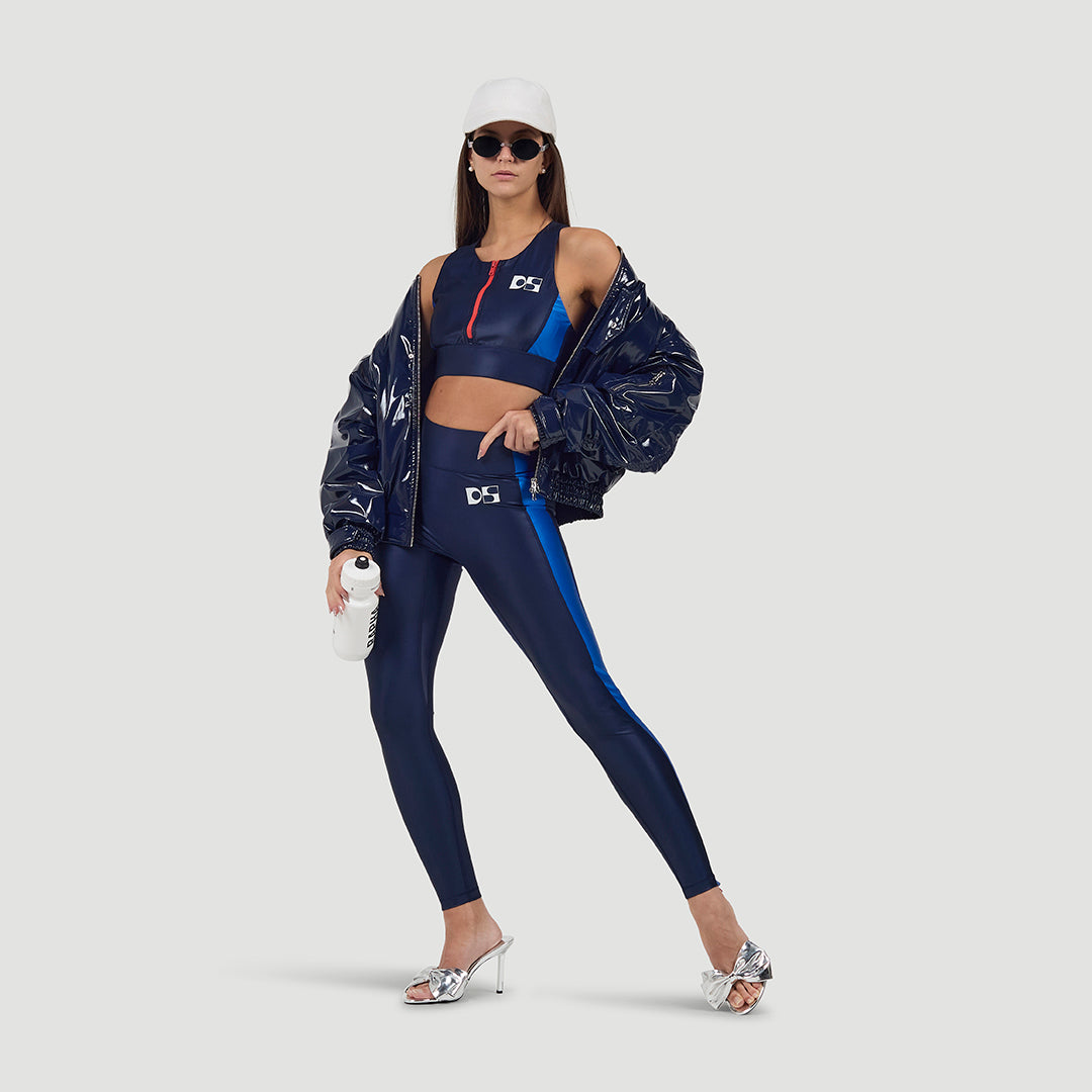 Active bra with zipper
