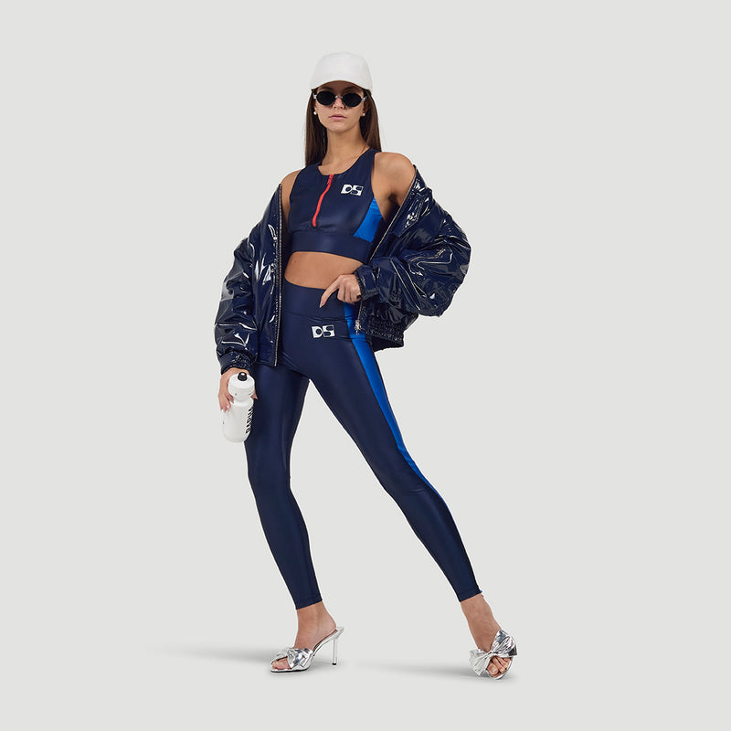 Active bra with zipper